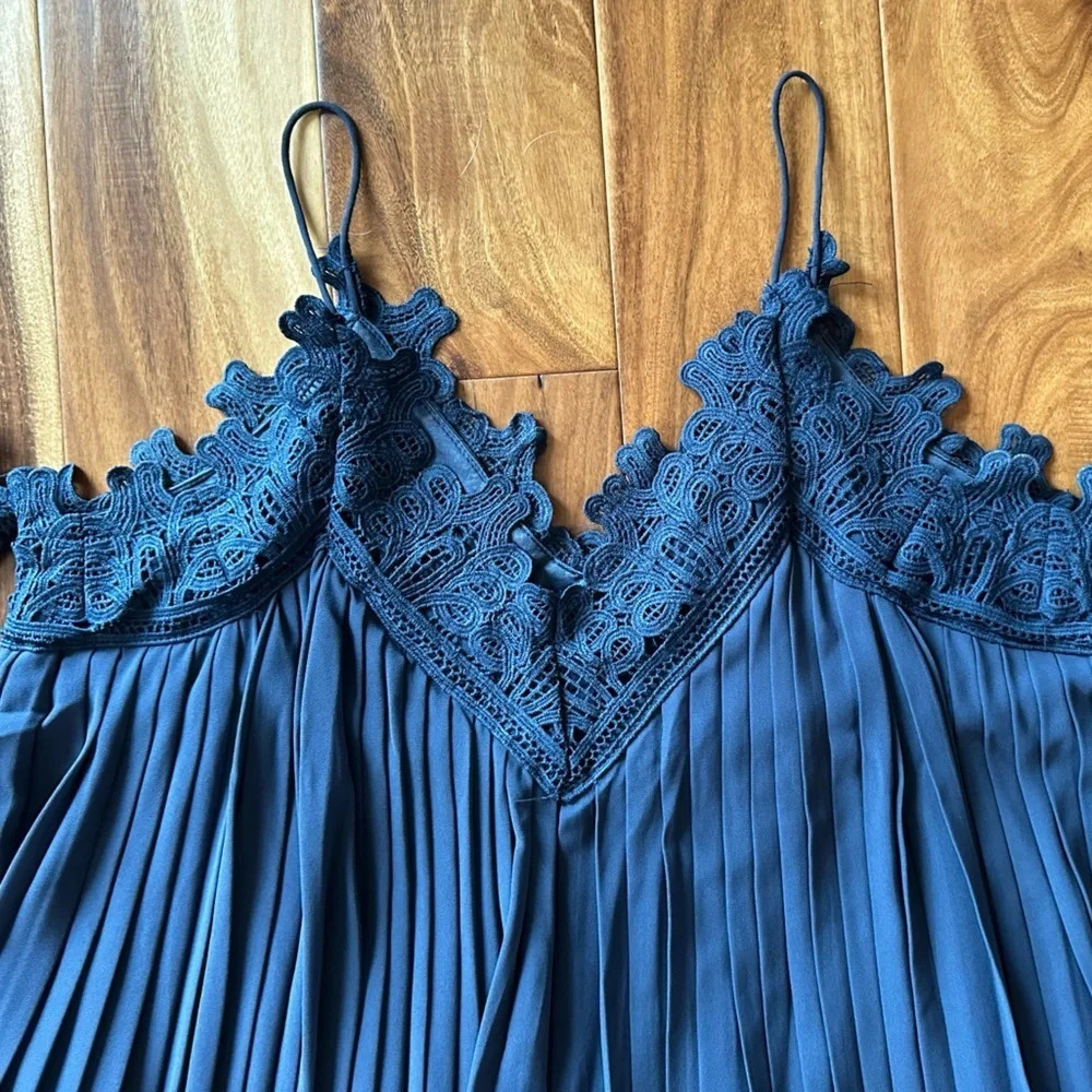 Lulu’s Give Thanks Navy Blue Lace Off-the-Shoulder Tunic Dress size Small - Picture 4 of 5
